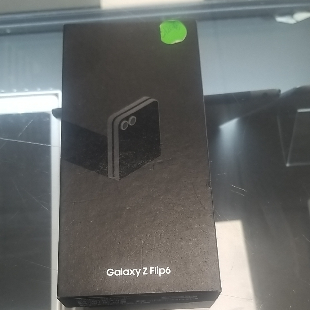 Samsung Galaxy Z Flip6 Packaging in Black